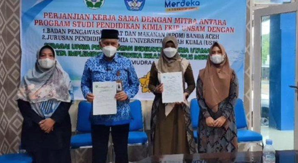 Tim Prodi Kimia FKIP Unsam Langsa dan Balai POM Banda Aceh Tanda tangan MoA